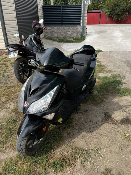 Скутер Spark 150