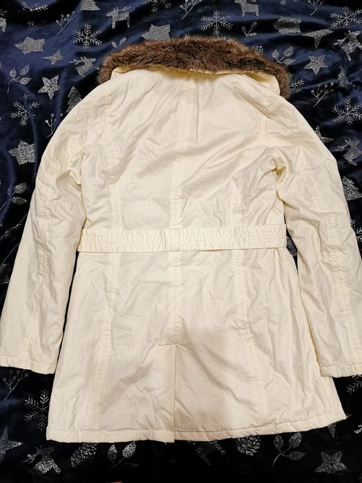 Płaszczyk kurtka ecru z futerkiem Orsay