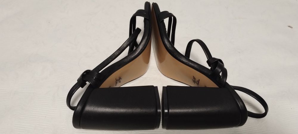 Жіночі босоніжки р.40, 37