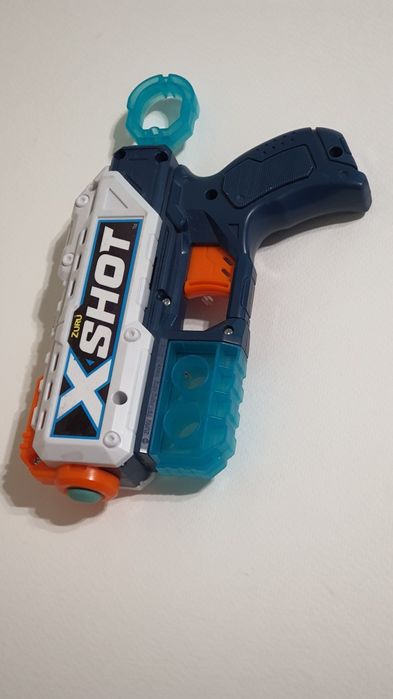 Пистолет детский стреляет патронами