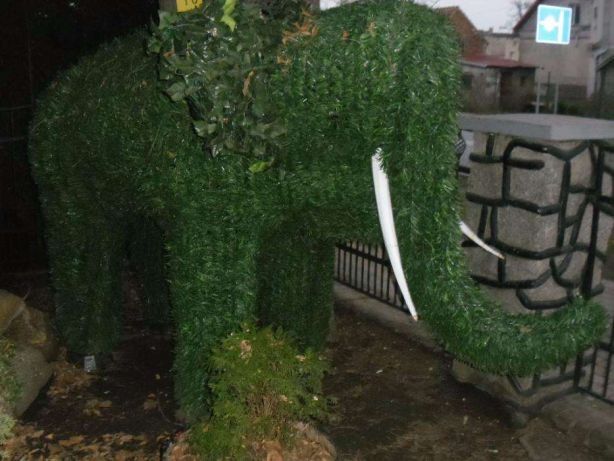 kosz koszyk duza donica na kwiaty klomb wiatrak slon krasnal