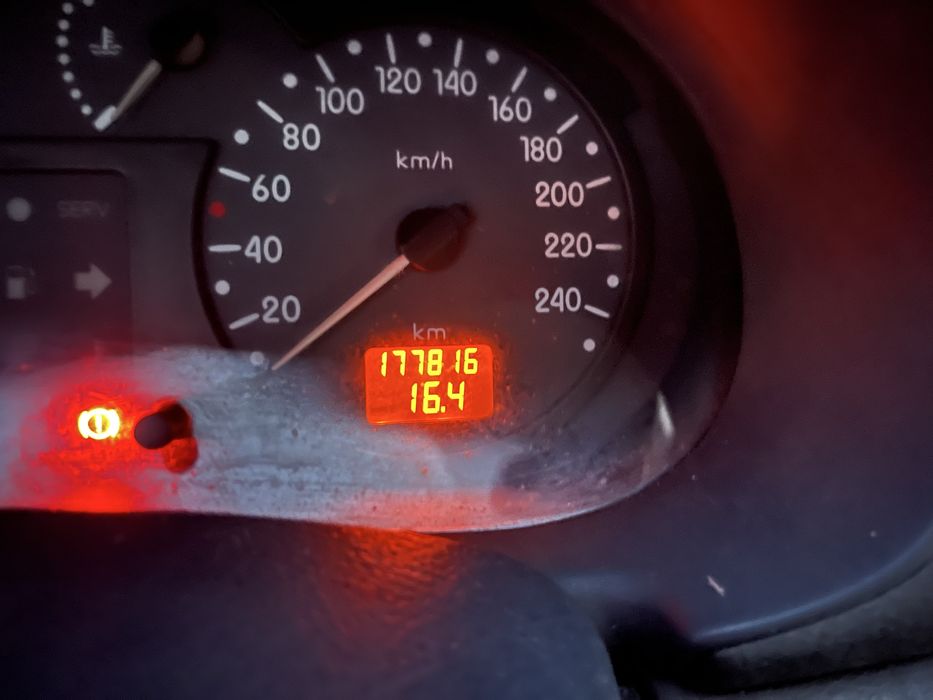 Vendo Renault Clio 1.2 Rt optimo  estado geral assistido viatura