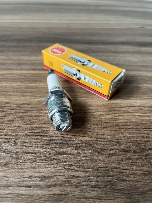 NOWA świeca NGK B8HS JAWA 50 OGAR 200 WSK 125 WSK 175 MZ SIMSON jawka