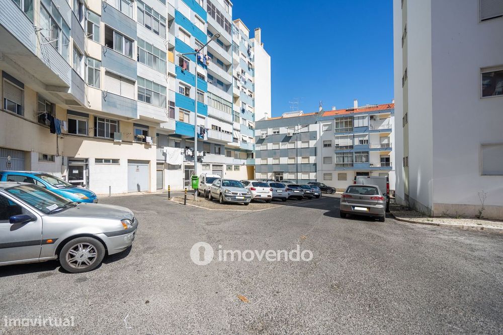 Apartamento T2, com boa luz natural, em Odivelas