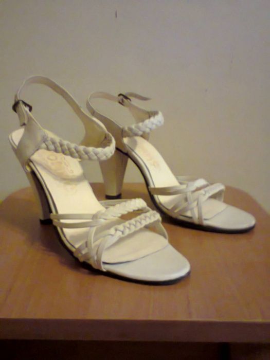 Продам босоножки