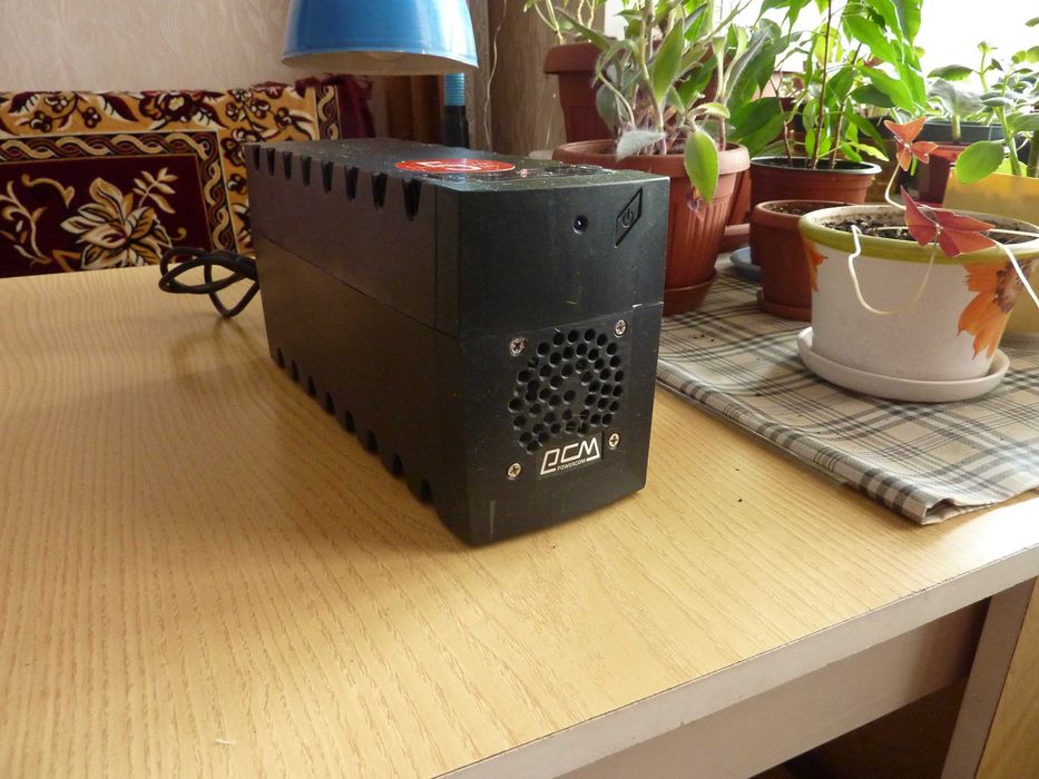 UPS Безперебійник з підключенням автомобільного акумулятора