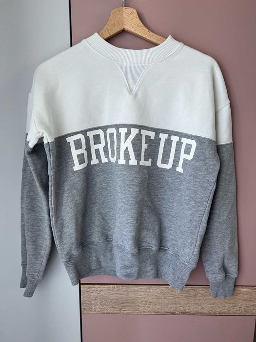 Szaro-biała bluza przez głowę z napisem, Pull&Bear - S