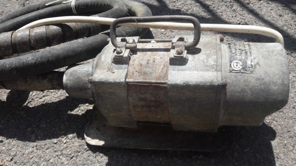 Вибратор глубинный 380