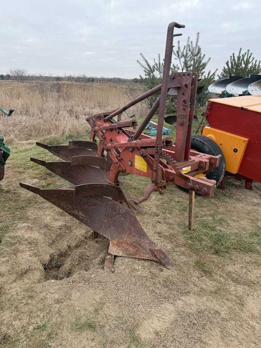 Квернеланд 3-х корпусний Kverneland плуг