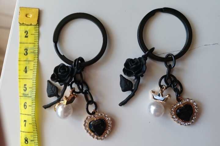 Ozdobne  czarne breloki roze serce perelki styl gotycki
