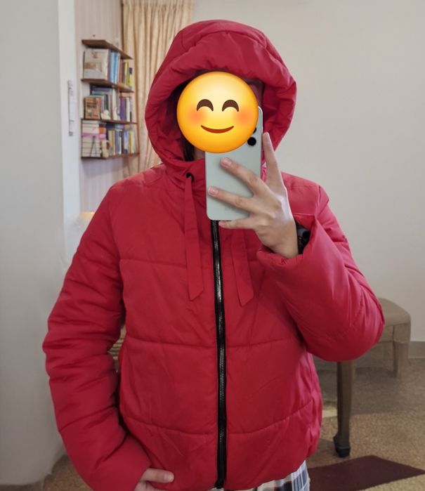 Жіноча осіння куртка червоно кольору