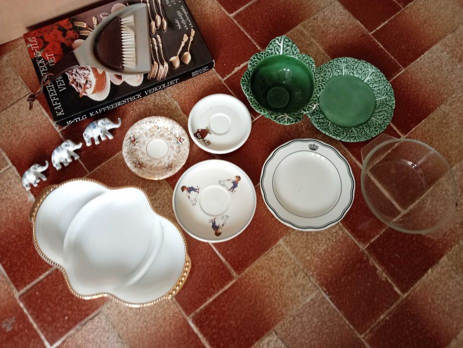 Vários artigos loiça, metais, decoração.