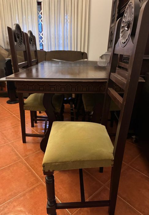 Mesa madeira maciça e 6 cadeiras vintage