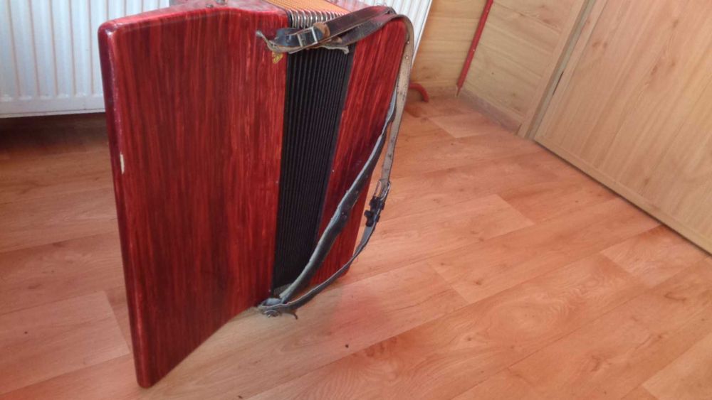 Sprzedam akordeon Weltmeister Amigo 120 basów