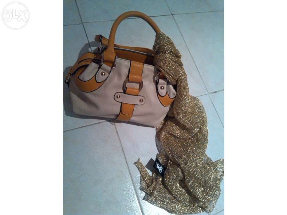Vendo bolsa completamente nova com lenço em dourado junto