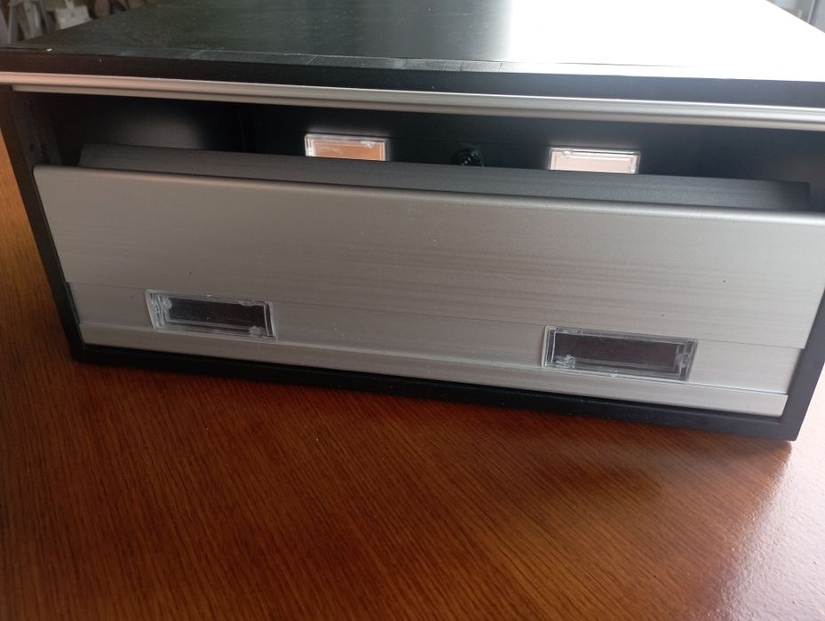 Caixa do correio de duas portas de encastrar