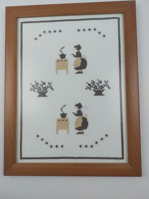 Quadro em ponto cruz com moldura em madeira