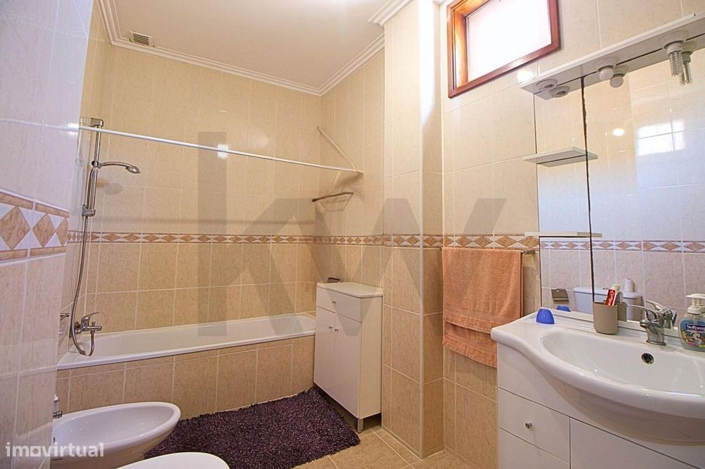Apartamento T2 com Terraço Privativo, no Centro de Ovar