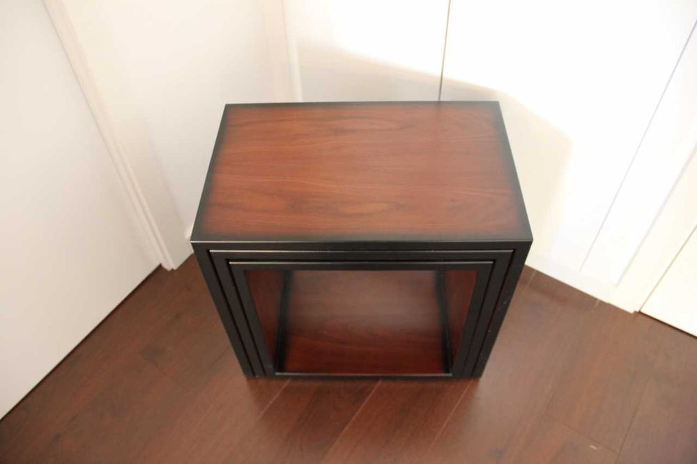 Conjunto de três mesas de apoio - Madeira maciça