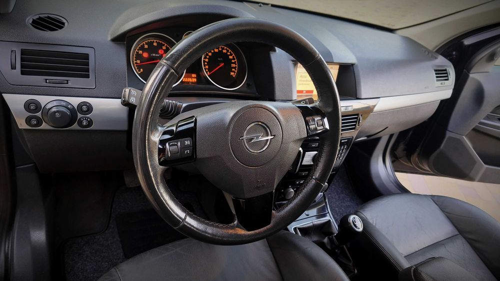 Opel Astra 2009р шкіра 1,6 бензин Без підкрасів Розмитнена Ідельний стан!