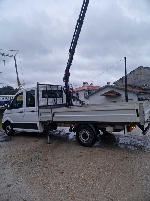 Carrinha Volkswagen Crafter com grua