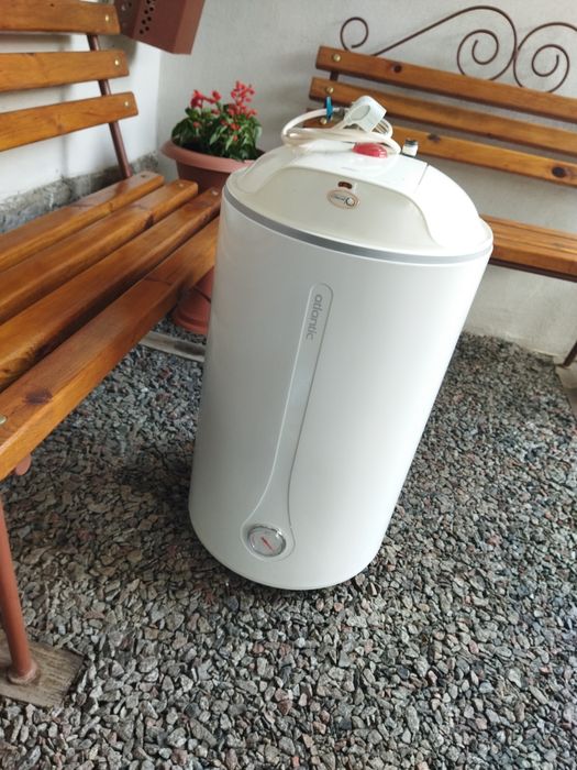 Бойлер 80 л робочий ( зверху тече бак)