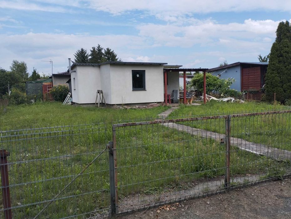 domek na dzialce rod