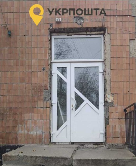 ОРЕНДА Фасад вхід з вулиці 54м під магазин/аптеку/кафе вул.Київська 20