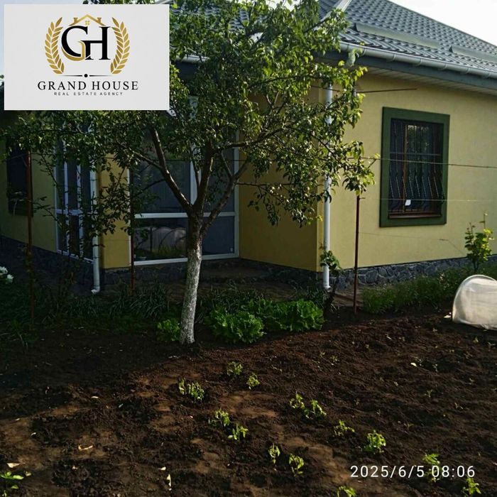 Продам будинок в Созонівці (Опитне поле ) з власним гаражем.