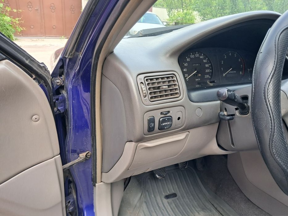 Продам TOYOTA COROLLA