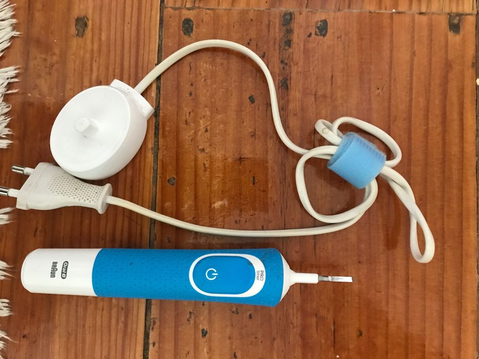 Escova de dentes eléctrica nova Oral-B