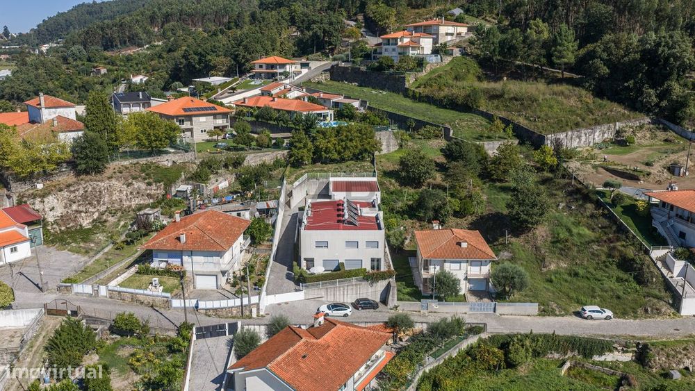 Apartamento T3 com garagem e jardim privativo