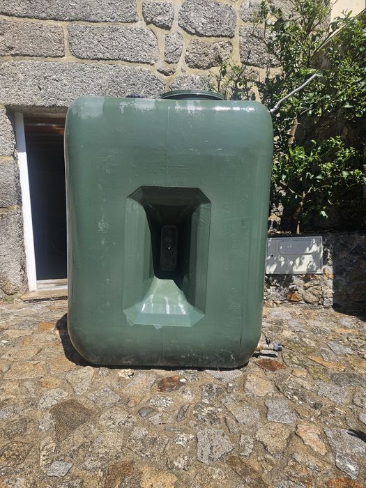 Deposito de Água 1000 litros com bomba de água  incluída.