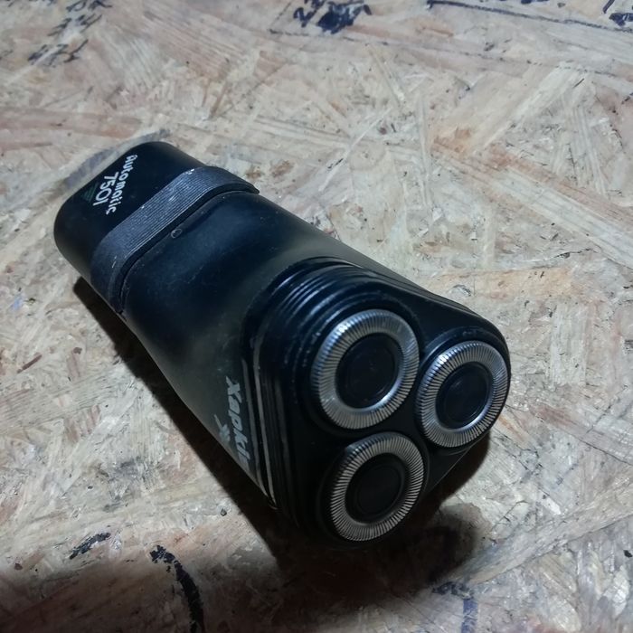 Продаю електробритву