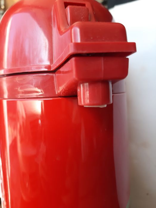 Термос,новый на 1,9литров,помповый