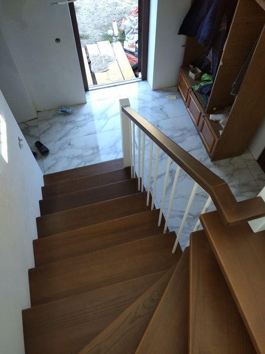 Сходи на металевому каркасі перила нержавіка ковка стекло дерево метал