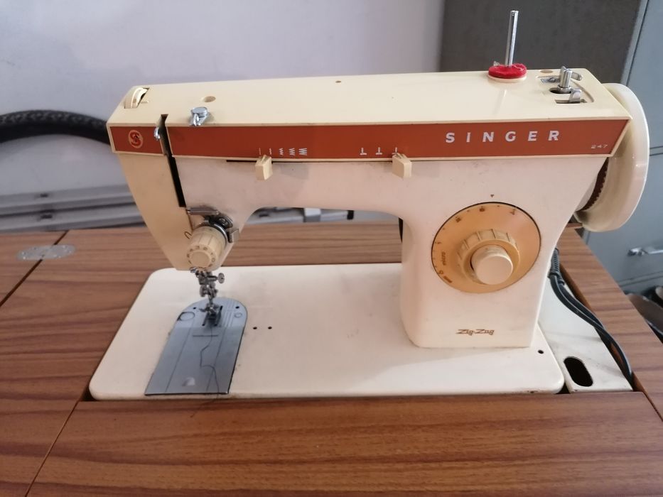 Máquina de costura singer