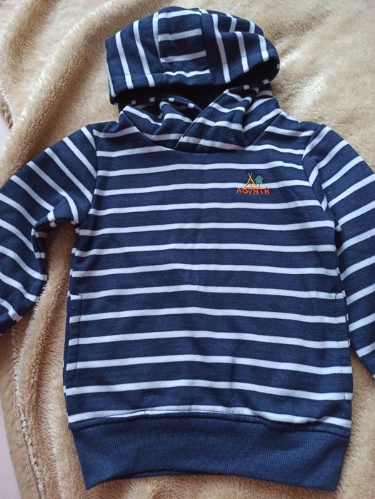 Granatowa w białe paski bluza chłopięca z kapturem, rozmiar 98, kik