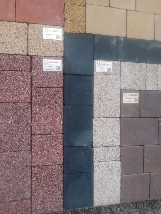 Układanie kostki brukowej.  Rozbiórki