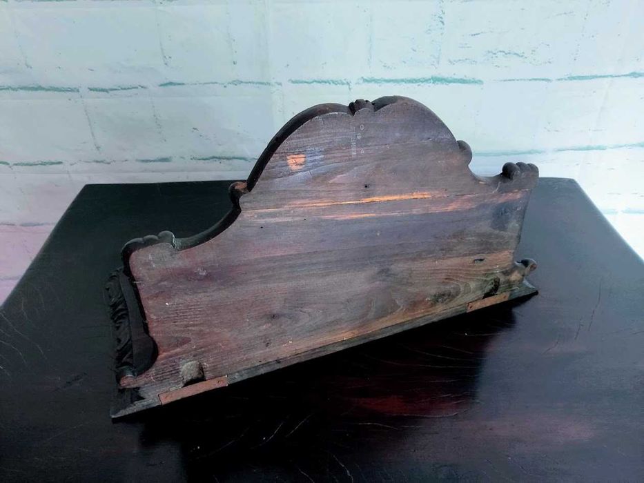 Peanha ou mísula do séc. XVIII em madeira de castanho