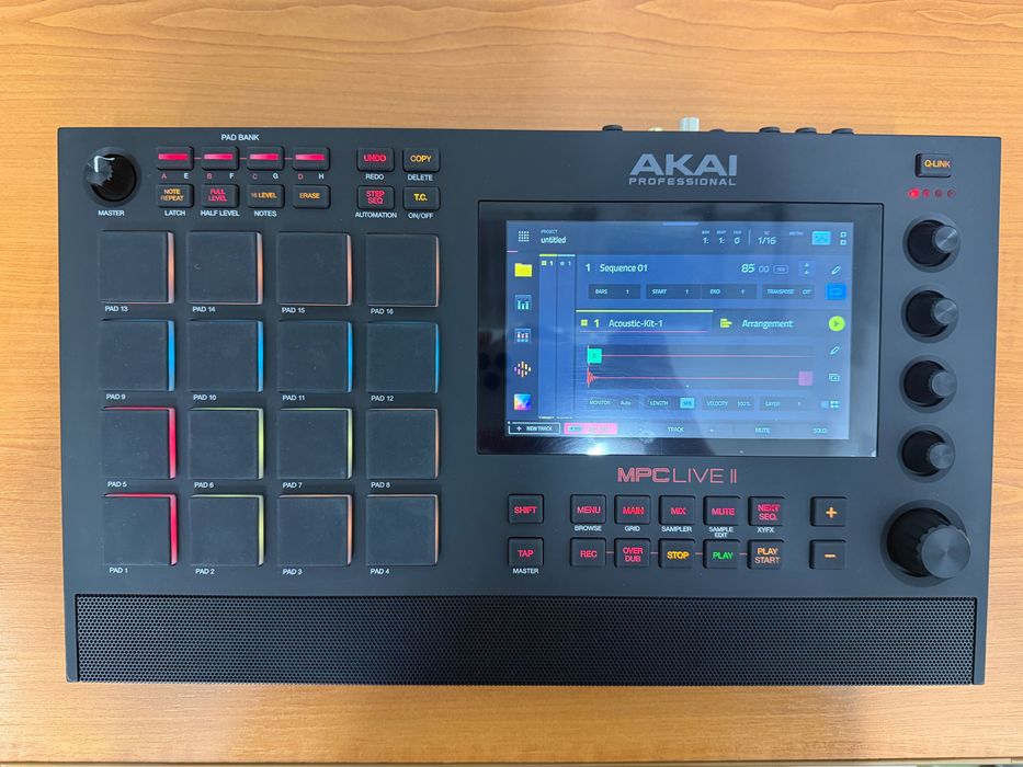 AKAI MPC LIVE 2 Семплер