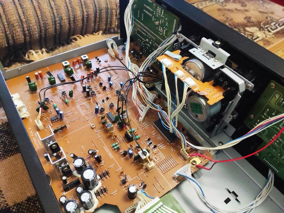 Касетна дека TEAC-V1050