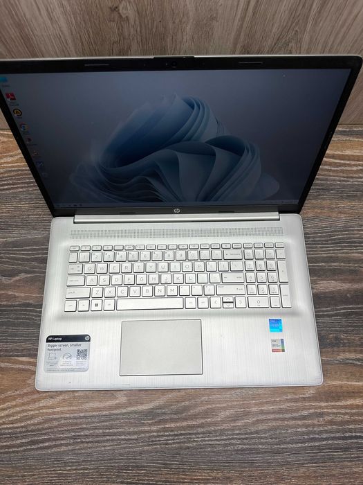 Ноутбук HP 17.3 FHD|core i5-1135G7|DDR4-16GB|SSD-240GB|Intel Iris Xe
