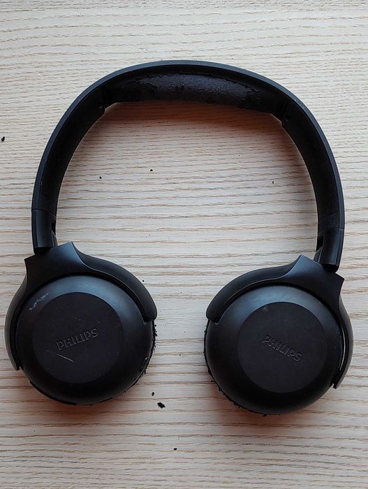 Auscultadores Philips UpBeat UH202 Bluetooth, a funcionar perfeitamente. Precisa almofadas novas. Super-preço!