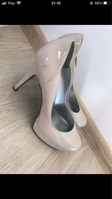 Szpilki bezowe Guess 40 buty