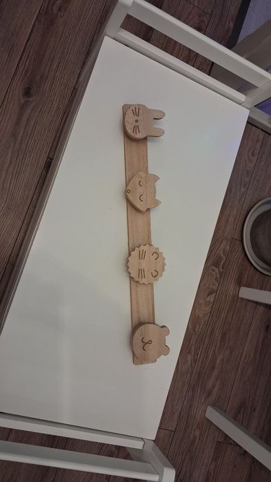 Wieszak do pokoju dziecięcego