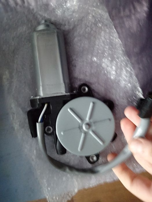 Моторчик стеклоподъёмника Subaru