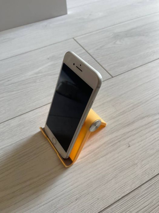 iPhone 8 (64gb) та iPhone 6 (на деталі)