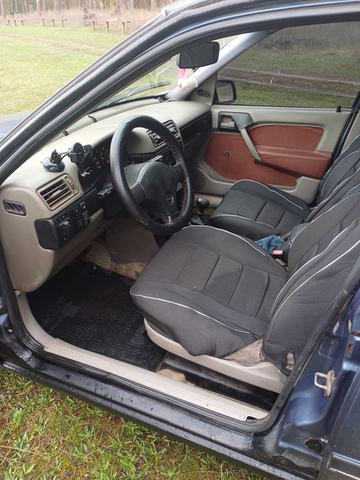 Opel Vectra A. 1.6 Газ/Бензин