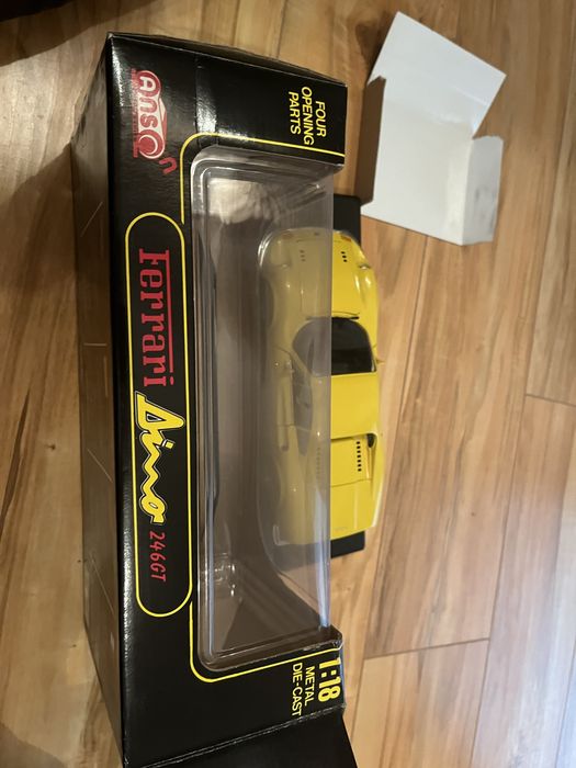 Ministura Ferrari Dino 246 GT